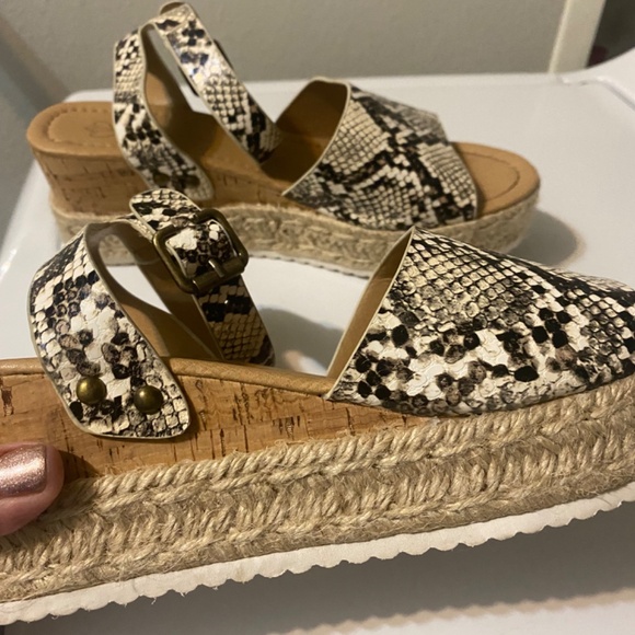 Wedge snakeskin sandals - Picture 3 of 6